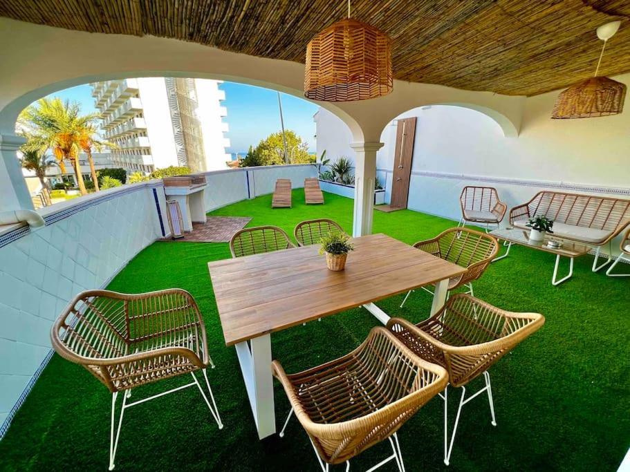 Apartamento Con Gran Terraza Junto A La Playa Torremolinos Luaran gambar