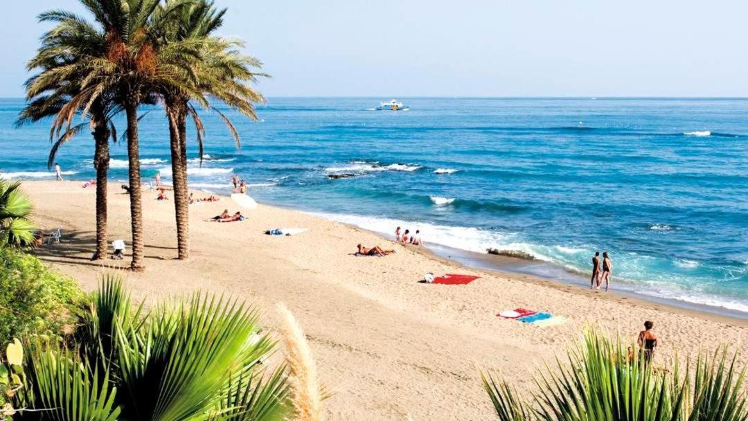 Apartamento Con Gran Terraza Junto A La Playa Torremolinos Luaran gambar